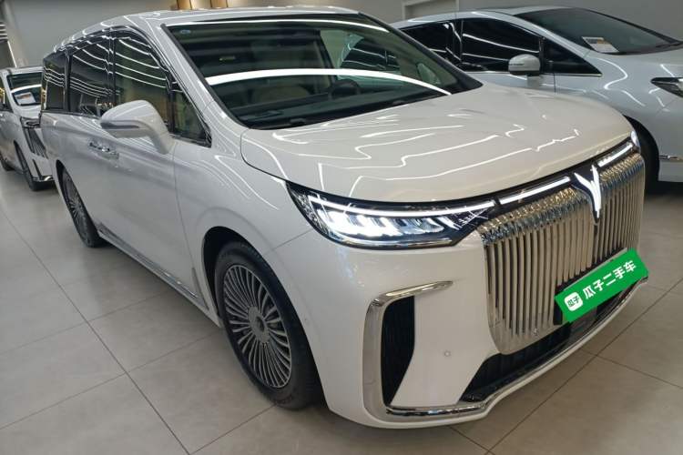 Used VOYAH Dream 2025 PHEV Four-Wheel-Drive Flagship Kunpeng Edition
