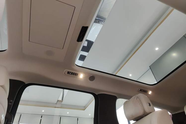 Used Li Auto MEGA 2024 Ultra Model
