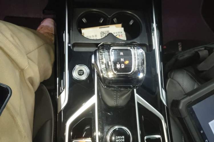 Used Hongqi HS5 2022 Facelifted Version 2.0T Smart Connect Flagship All-Wheel-Drive Edition
