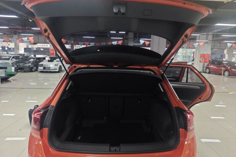 Used Volkswagen T-ROC 2018 230TSI DSG Two-Wheel Drive Advanced Version China V Standard