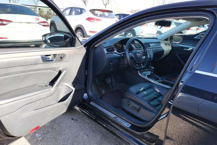 Used Volkswagen Passat 2017 330TSI DSG Luxury Edition
