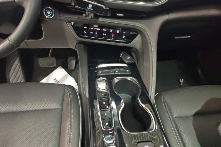 Used Buick Envision 2022 Encore Plus 652T Five-Seat Luxury Model
