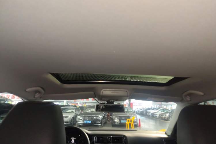 Used Volkswagen Sagitar 2015 230TSI Automatic Luxury Model
