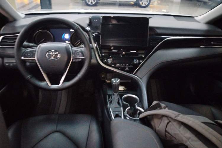 Used Toyota Camry 2021 2.0G Luxury Edition
