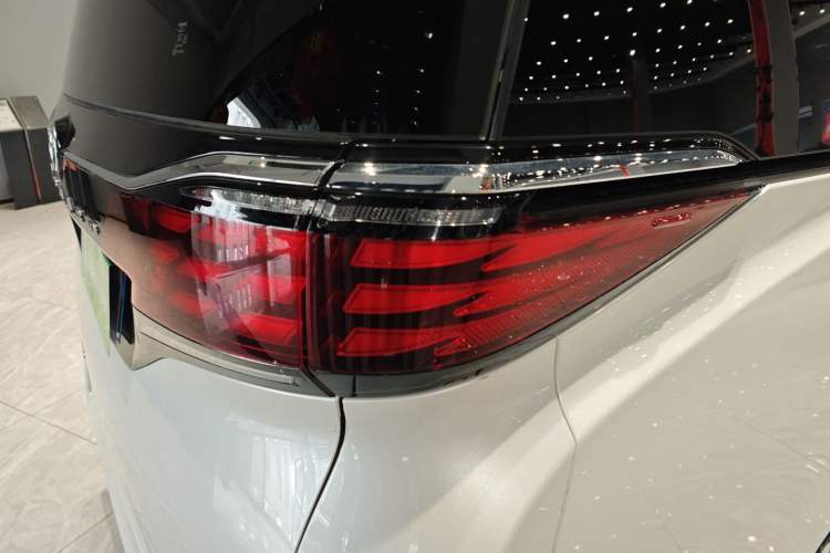 Used Toyota Alphard 2024 Dual-Engine 2.5L Prestige Edition
