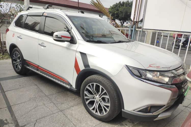 Used Mitsubishi Outlander 2018 2.4L 4x4 Elite Edition 5 Seats
