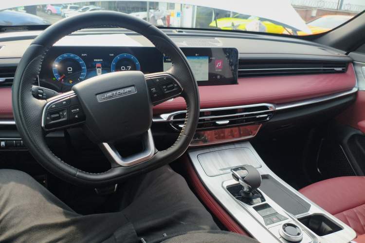 Used JETOUR X70 PLUS 2023 1.5T DCT Brave PLUS 5-Seater
