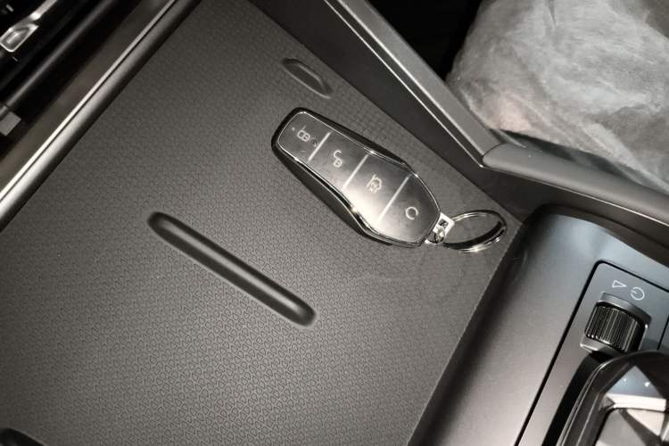 Used BYD Qin L 2025 DM-i Smart Drive 80KM Leading Model