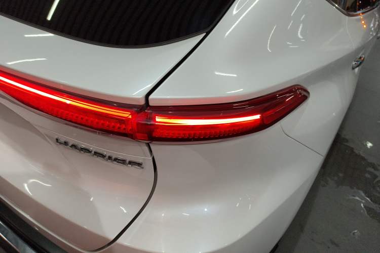 Used Toyota Harrier 2022 2.0L CVT Two-Wheel Drive Deluxe Edition
