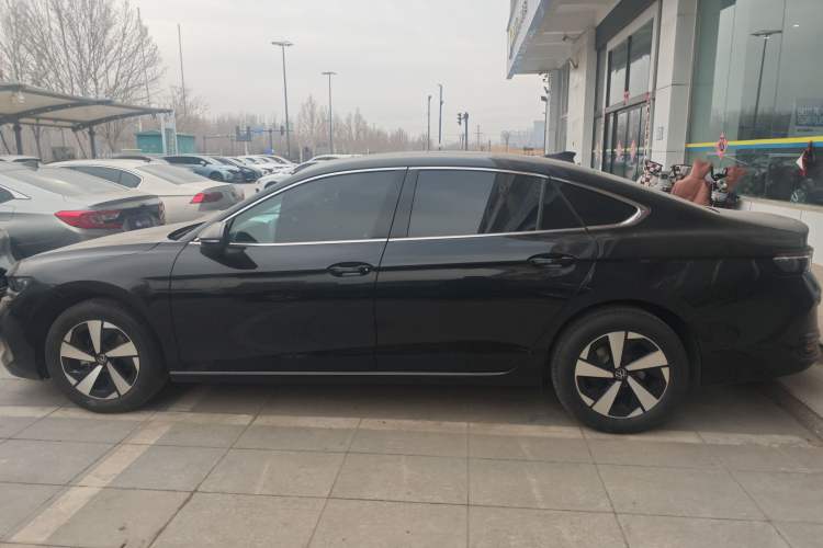 Used Volkswagen Magotan 2024 300TSI DSG Prestige Edition—A Real Eye-Catcher
