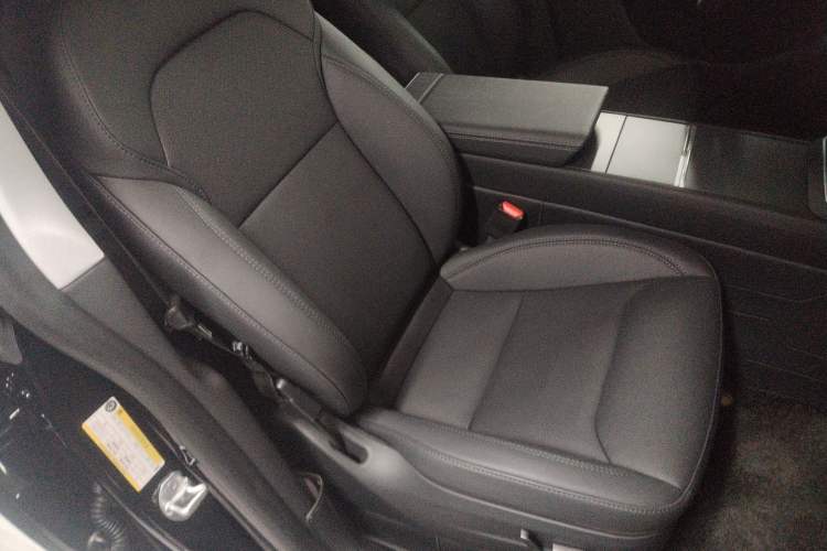 Used Tesla Model Y 2025 Rear-Wheel-Drive Version