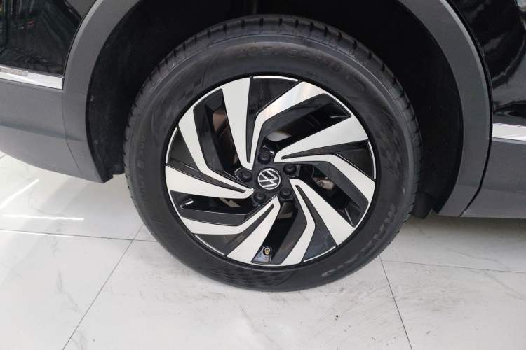 Used Volkswagen Tiguan L 2023 330TSI Automatic Two-Wheel Drive Smart Edition
