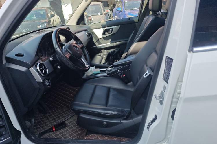 Used Mercedes-Benz GLK-Class 2013 GLK 300 4MATIC Dynamic Sunroof Model
