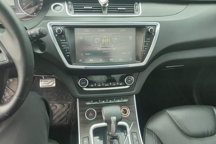 Used Land X7 2015 2.0T Panoramic Prestige Edition
