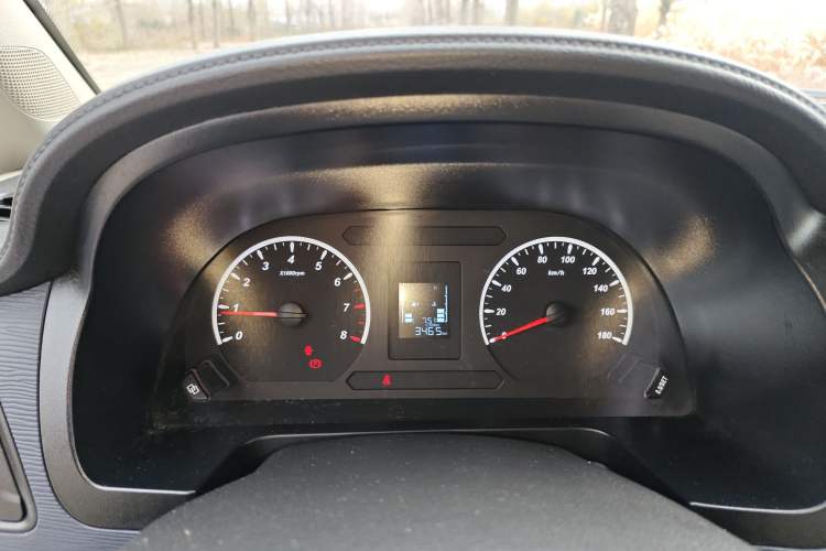 Used FORTHING Lingzhi 2023 M5L 1.6L Base Model 7 Seats
