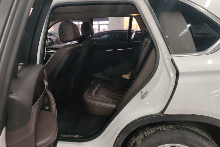 Used BMW X5 2015 xDrive28i
