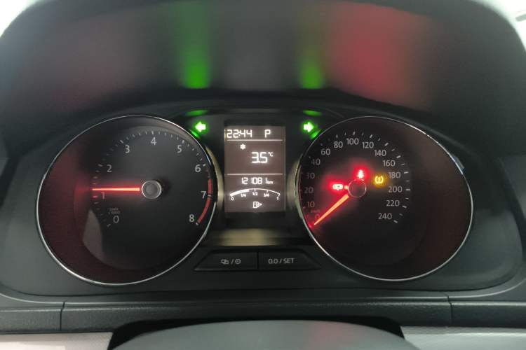 Used Volkswagen Lavida 2015 1.6L Automatic Comfort Edition
