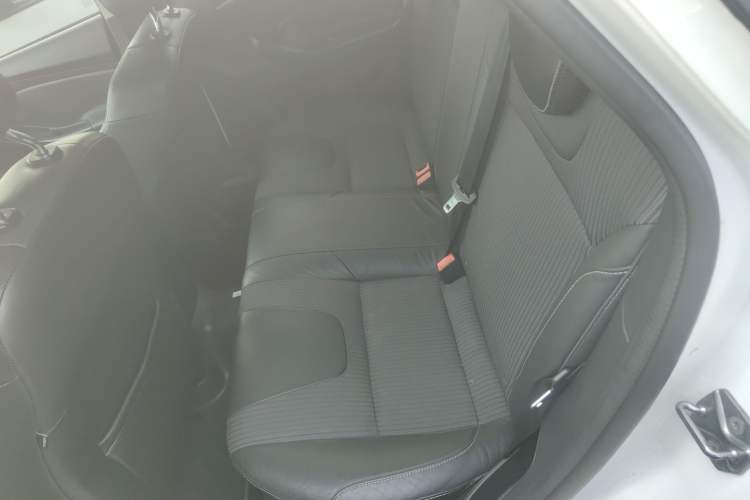 Used Ford Focus 2012 Sedan 1.6L Automatic Fashion Edition