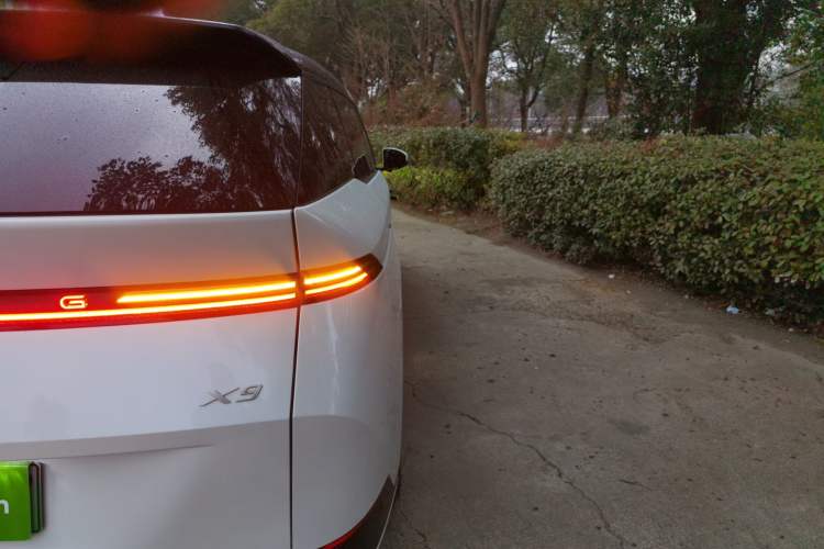 Used XPeng X9 2024 702 Ultra-Long Range Max