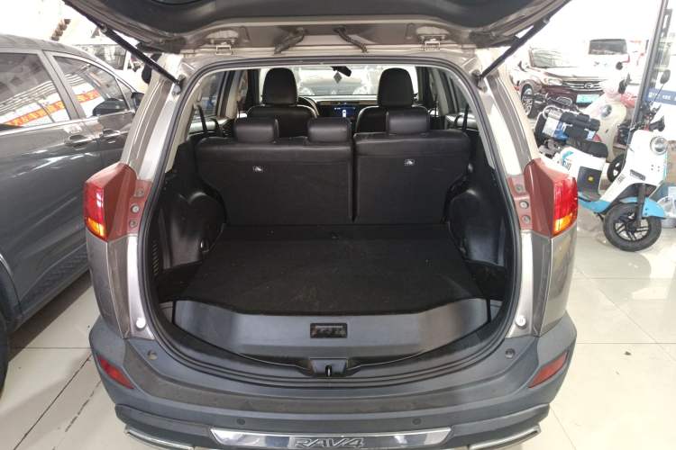 Used Toyota RAV4 2015 2.0L CVT Two-Wheel Drive Fashion Edition