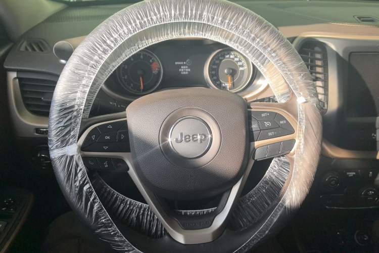 Used  Cherokee 2017 2.0L Superior Edition