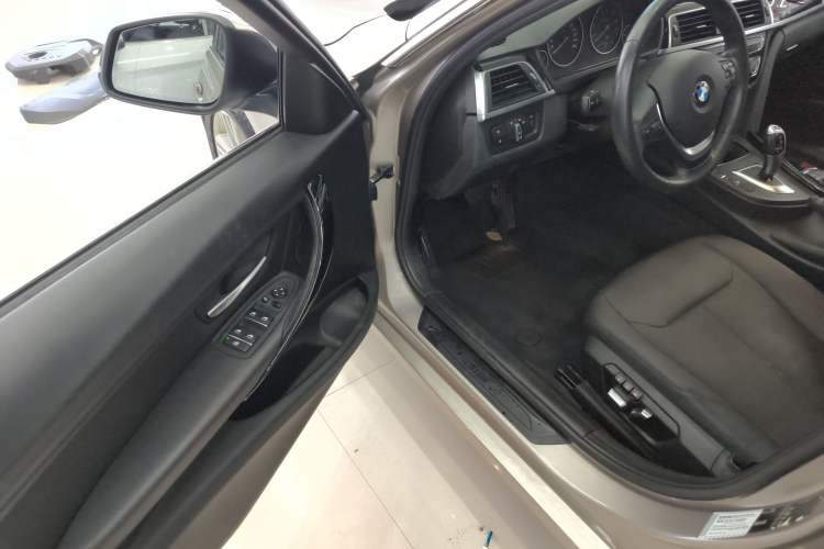 Used BMW 3 Series 2017 320Li Fashion Model
