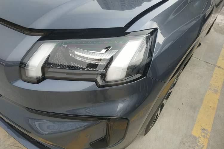 Used AION V 2024 Aion Tyrannosaurus 650 LiDAR Edition
