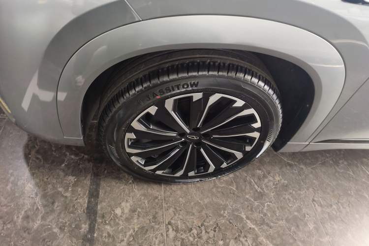 Used Chery Tiggo 9 2023 2.0T Dual-Clutch Two-Wheel Drive Luxury Edition 5 Seats
