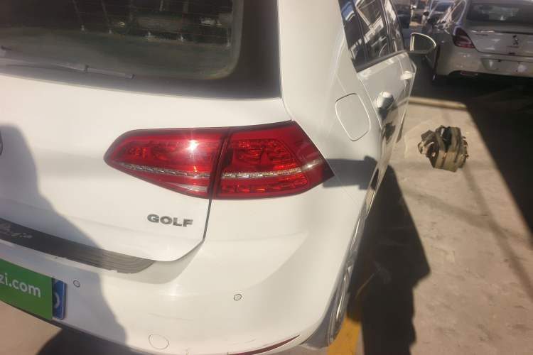 Used Volkswagen Golf 2016 1.6L Automatic Fashion Model
