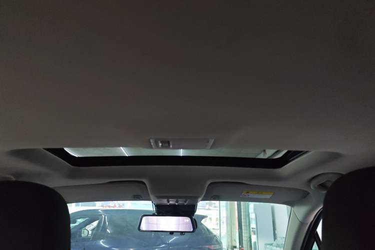 Used Buick Encore 2015 1.4T Automatic Two-Wheel Drive Urban Elite Version
