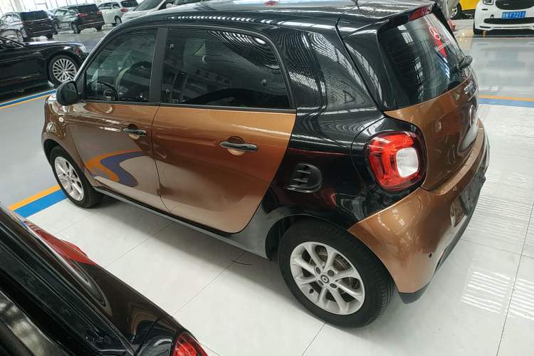 Used  forfour 2016 1.0L 52 kW Dynamic Edition
