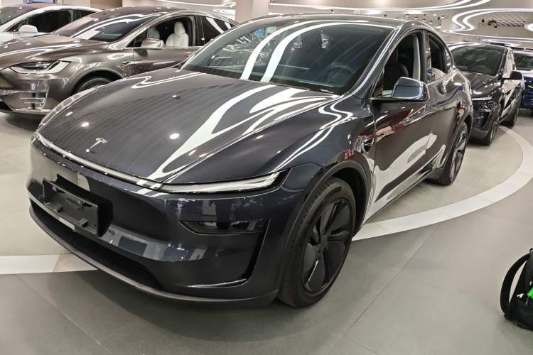 Used Tesla Model Y 2025 Long-Range All-Wheel Drive First Edition