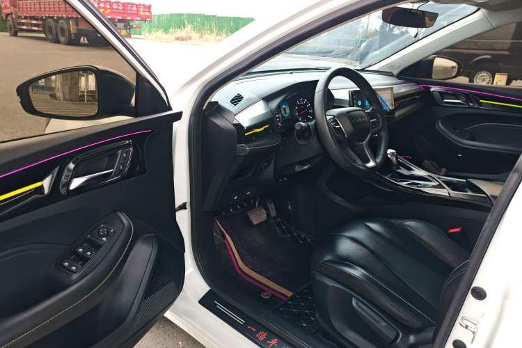 Used Roewe i5 2021 1.5L CVT Black Gold Edition