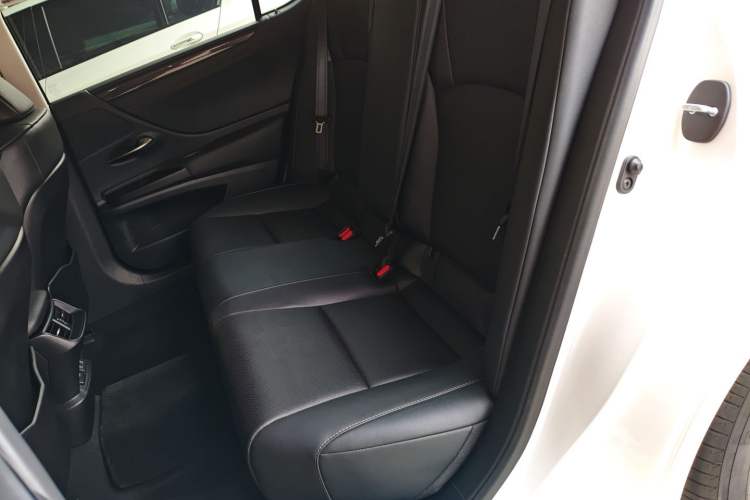 Used Lexus ES 2020 260 Excellence Edition
