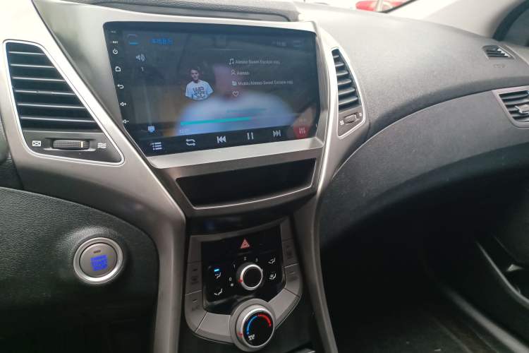 Used Hyundai Elantra 2015 1.6L Automatic Leading Model
