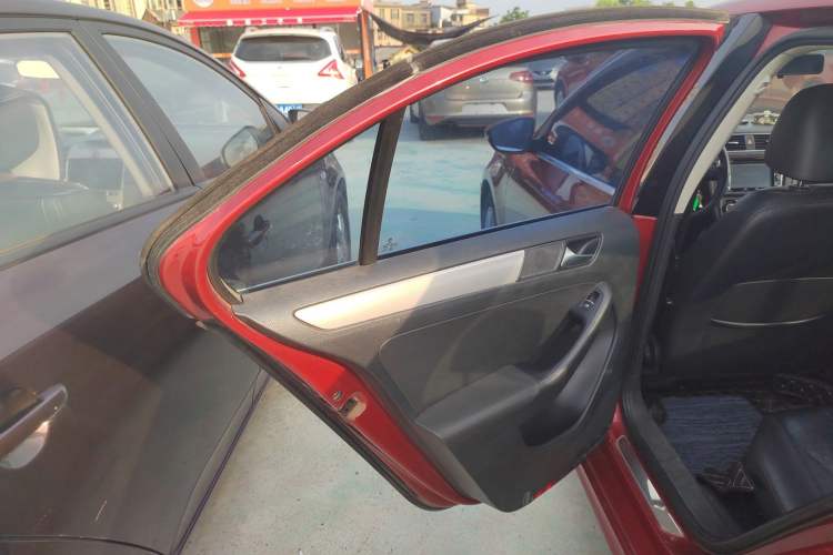 Used Volkswagen Sagitar 2014 Revised Version 1.6L Automatic Comfort Edition
