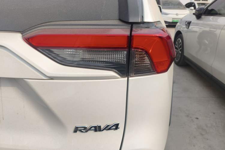 Used Toyota RAV4 2020 2.0L CVT Two-Wheel Drive Fashion PLUS Edition
