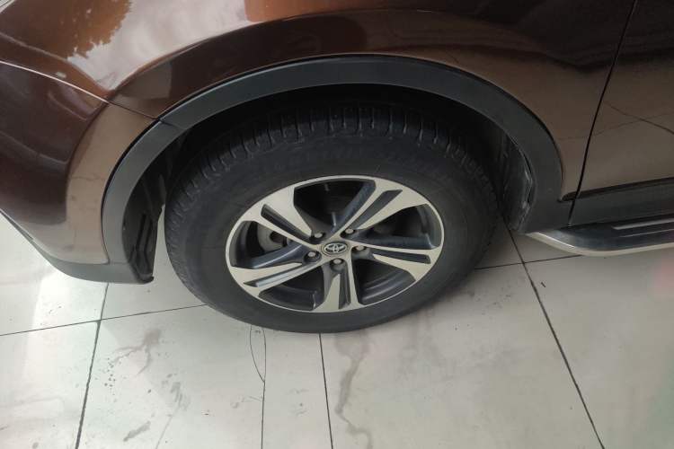 Used Toyota RAV4 2015 2.0L CVT Two-Wheel Drive Urban Edition
