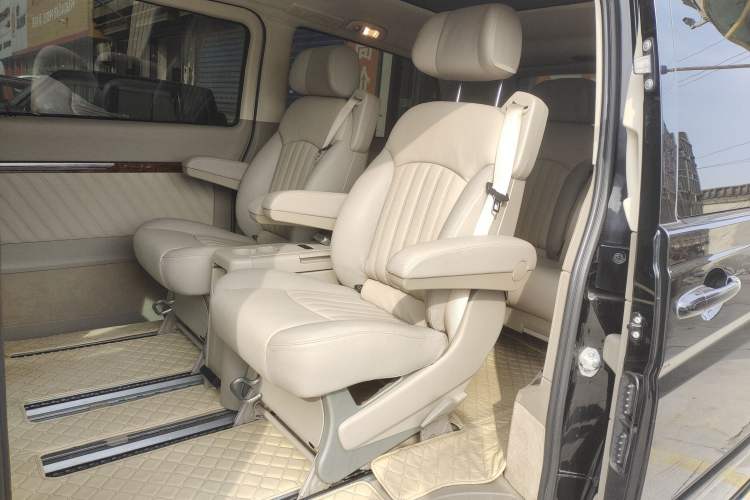 Used Mercedes-Benz Viano 2014 3.5L Premier Edition
