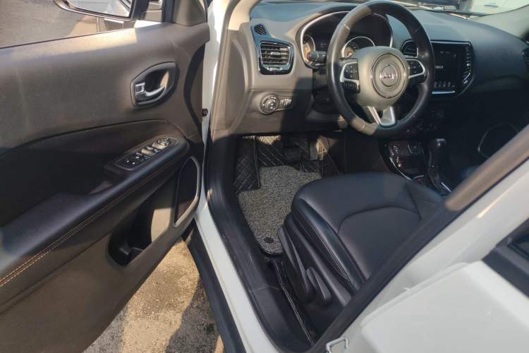 Used  Compass 2019 220T Automatic Family Edition
