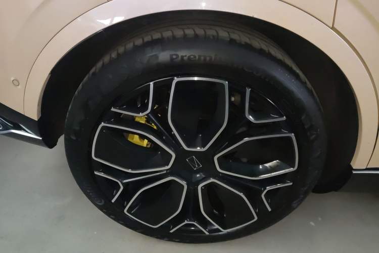 Used  11 2024 630 Rear-Wheel Drive Edition with Three Lasers