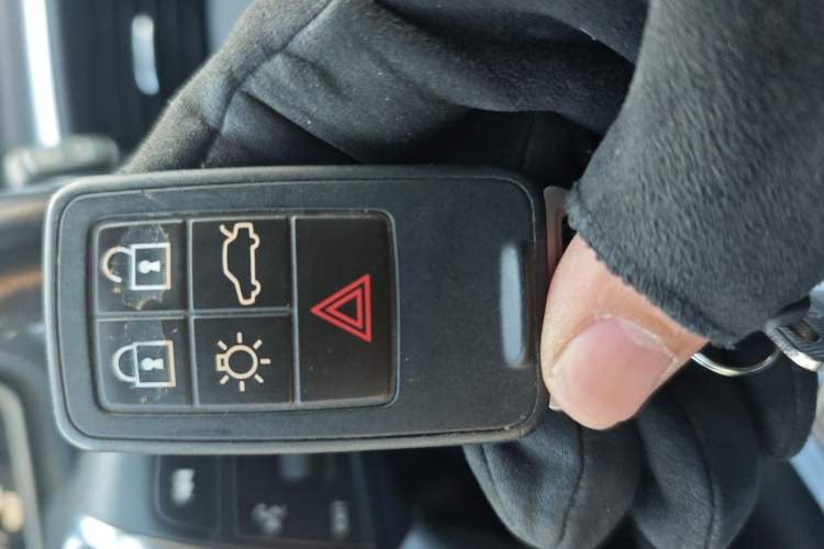 Used Volvo V40 2015 1.6T Zhiyi Edition
