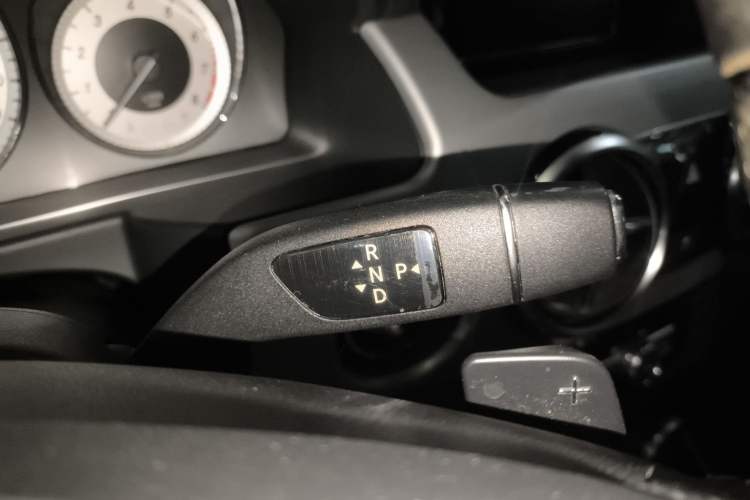 Used Mercedes-Benz GLK-Class 2013 GLK 300 4MATIC Dynamic Sunroof Model