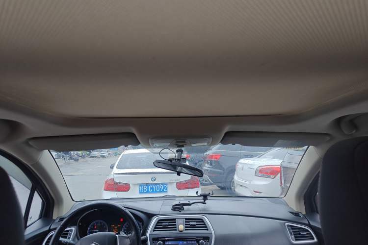 Used Suzuki S-Cross 2014 1.6L CVT Two-Wheel Drive Elite Version
