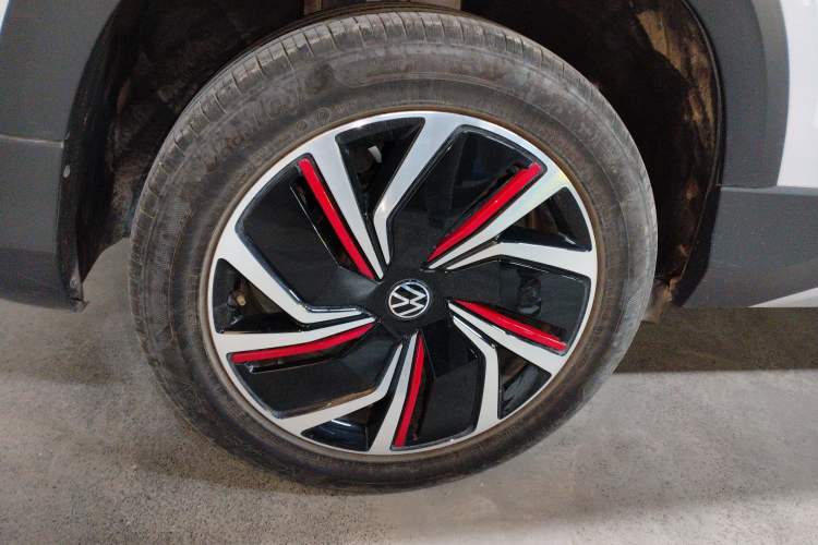 Used Volkswagen Tharu 2024 300TSI Two-Wheel-Drive Moon Luxury Edition
