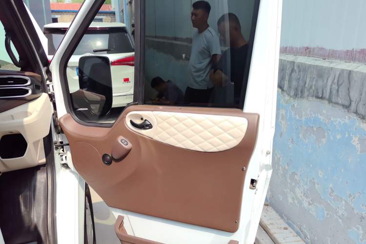 Used Ford Transit Custom 2021 2.2T Manual Standard Passenger Van Pro Long Wheelbase with Mechanical Pedals 9-Seater Mid-Roof Euro VI compliant
