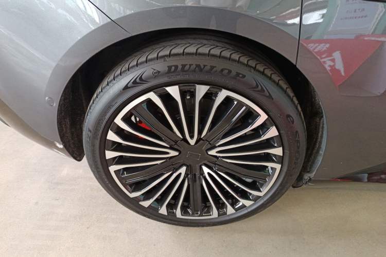 Used  12 2025 Ultra Extended-Range Edition