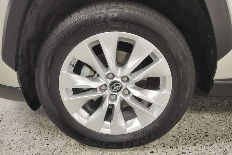 Used Toyota Wildlander 2022 Updated Version 2.0L CVT Two-Wheel Drive Leading Edition
