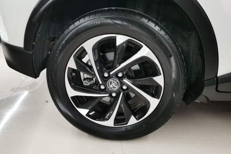 Used Toyota IZOA 2020 2.0L Yichi Version
