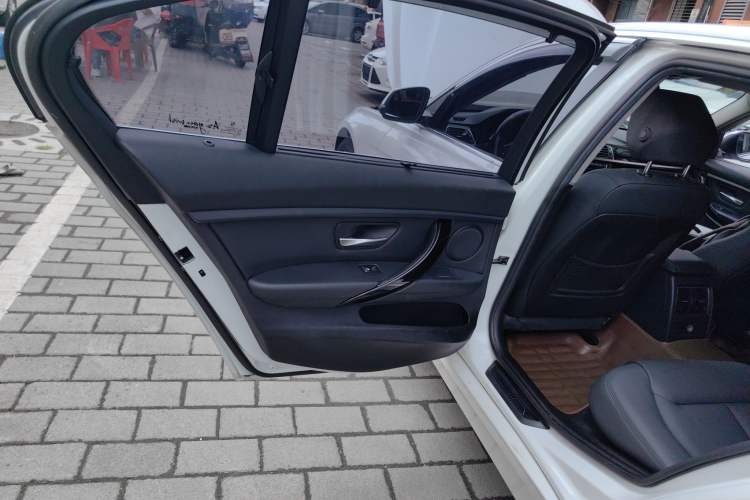 Used BMW 3 Series 2016 320Li Ambition Model
